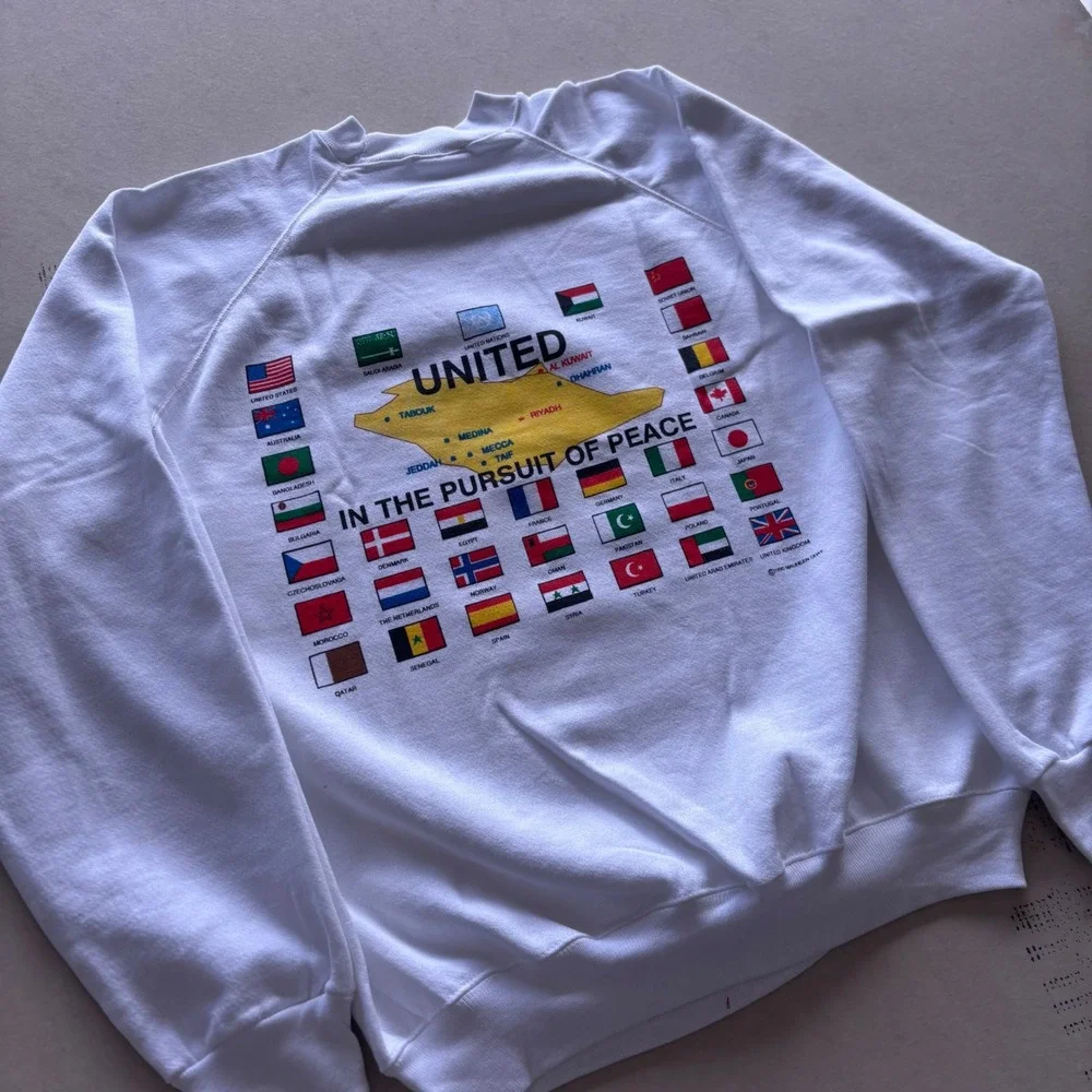 Vintage 90s Hanes Operation Desert Shield Sweatshirt‎